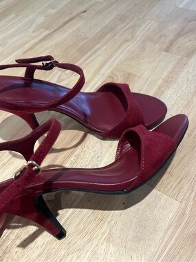Old Navy Burgundy Kitten Heels size 6.5
